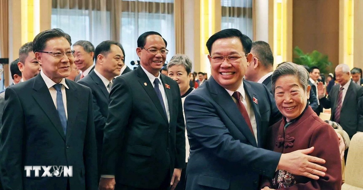 越南国会主席王庭惠出席越中人民友好会晤