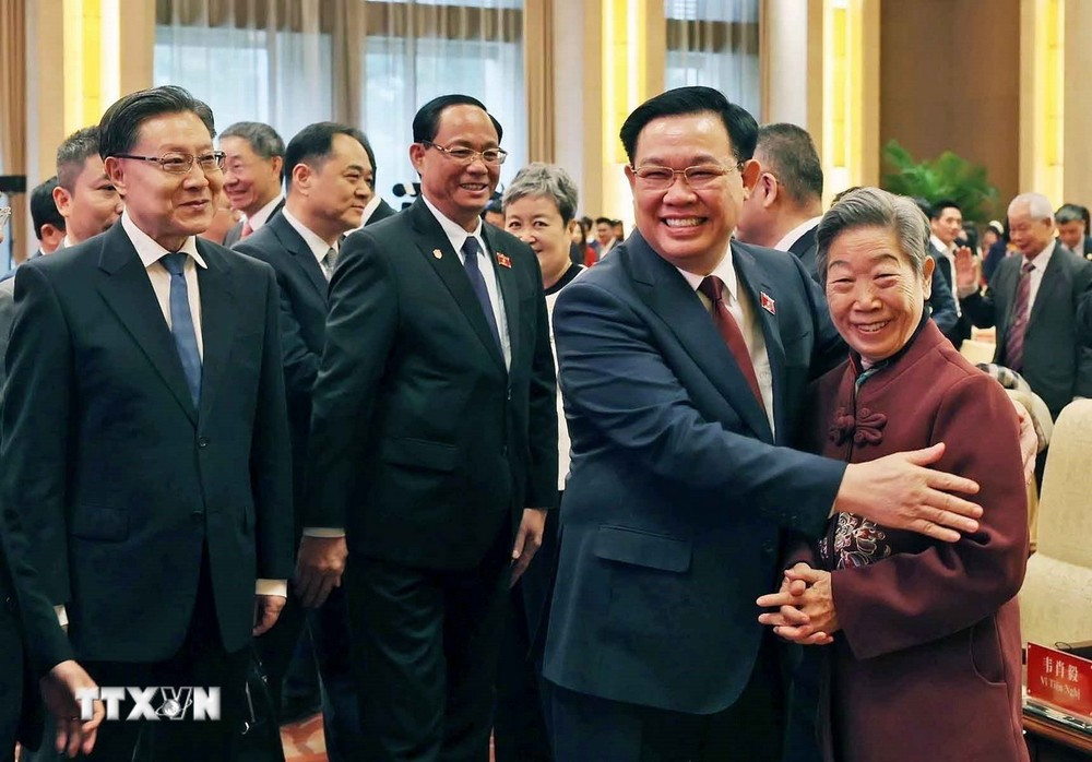 越南国会主席王庭惠出席越中人民友好会晤